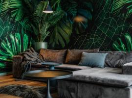 Exklusive Design Appartement Palm Paradise Neubau, lavprishotell i Pfungstadt