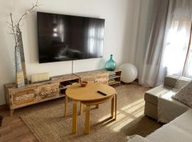Apartamento céntrico, climatizado y totalmente equipado de 3 habitaciones para 6-7 personas, apartament din Santa Coloma de Farners