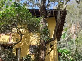 Casa condomínio paz, holiday home in Petrópolis