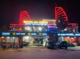 Rocks Ha Giang Hostel & Tour