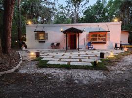 Private Residence Manatee Watch Den 3beds, tented camp en Crystal River
