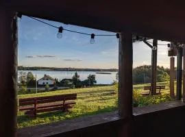 Viesu māja Kolnā pie Adamovas ezera.