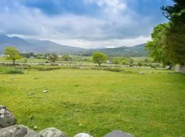 Tan y Bryn Bach