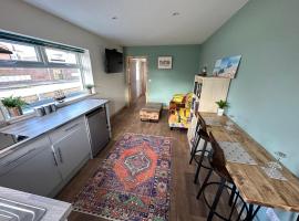 Seashell Cottage - Dog friendly 1 bed cottage close to the sea