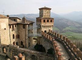 Refurbished 3 Bedroom Farmhouse in Emilia, hotel v destinaci Piacenza
