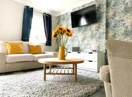 Stylish Village Townhouse w/ Parking – Near Leeds & York