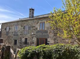 Casa da Forxa, renovated former forge/ smithy, hotel ieftin din Lugo