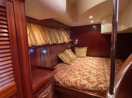 Yachts Abati Cabina Deluxe matrimoniale, alojamiento en un barco en Gaeta