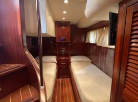 Yachts Abati Cabina Deluxe Doppia letti singoli, alojamiento en un barco en Gaeta