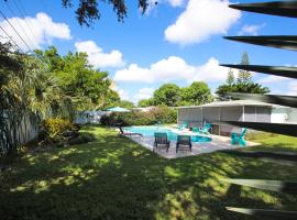 Beautiful home with pool and outdoor space, hôtel à West Palm Beach