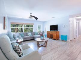 Beautiful home with pool and outdoor space, παραθεριστική κατοικία σε West Palm Beach