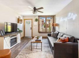 Stylish Uptown Butte Condo - 632, hotel em Butte