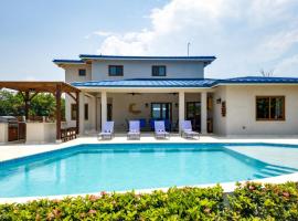 South Gull - 5 Bedroom Beachfront Villa w Large Pool Staff, Hotel in Riversdale