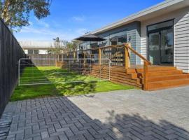 Recline on Leo, Hotel in Waihi Beach