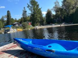 Le Chalet de Nany With WIFI- NETFLIX- VIEW, hotel met parkeren in Saint-Calixte