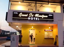 GRAND SRI MUADZAM HOTEL, hotel v destinaci Kampong Aur