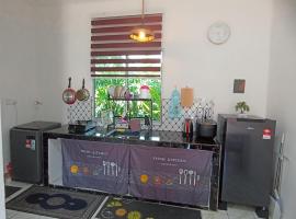Haji Ineng Homestay- Guest House, hotel em Kota Samarahan