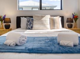 Coastal Sands Escape 1 bed 1 bath w/sofa bed, allotjament a la platja a Christchurch