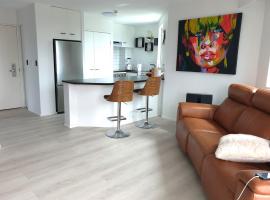 Surfers Paradise 2 bed 2 bath 7th Floor, pet-friendly hotel in Gold Coast