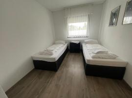 Timeless: Schönes 4 Zimmer Apartment EG, ubytování v soukromí v destinaci Trossingen