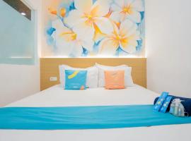 Sans Hotel Box Mansion Surabaya by RedDoorz, hotel v destinaci Wonokitri 2