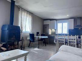 Finca Aideta- casa confortable con barbacoa – hotel z parkingiem w mieście Torres de Barbués