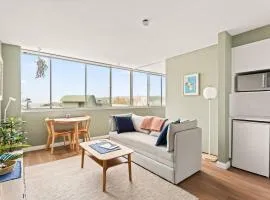 The Norfolk - A Bright Beachside Hideaway with Pool
