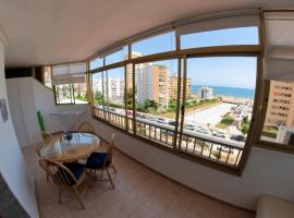 Poseidón Apartamento frente a la playa, accessible hotel in Fuengirola