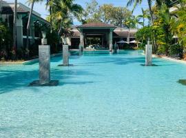 Lagoon Swimout Absolute Pool Front - Slice of Paradise - Sea Temple Pt Douglas, leilighet i Port Douglas