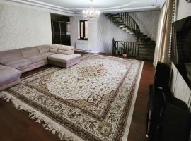Almaty guest house: Almatı'da bir kulübe