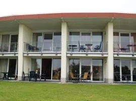 Großzügige Wohnung mit zwei Bädern, Terrasse und Balkon