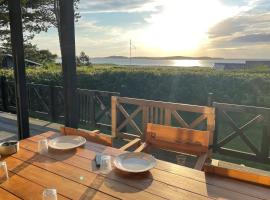 Holiday home with panoramic ocean view near Kerteminde, hotel sa Martofte