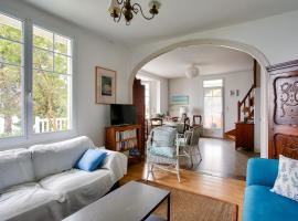 Maison familale au panorama de rêve, hotel in Saint-Cast-le-Guildo