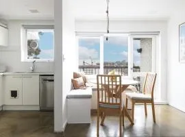 The Lookout - Sunny St Kilda Contemporary