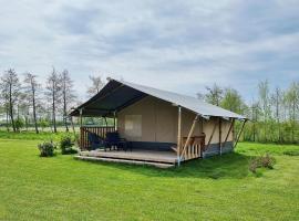 Luxury glamping with private bathroom near the Frisian waters, luxury tent in De Veenhoop