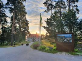 Bommersvik Hotell & Konferens, готель біля визначного місця Kallfors Golf Club, у місті Järna