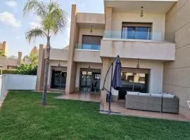 Maison de luxe dans une résidence fermée avec Piscine communautaire & Free Parking,NR 63 à Marina