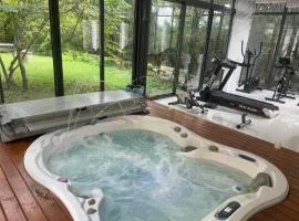 Château Spa Perret-Havre de Paix Art Déco-3Ha à 3Km de Giverny-Idéal pour Séjour Privatisé Familial ou entre Amis-Aire de Jeux-Ping Pong-Parc du Vexin-En Sus Ballades en Vélos ou 2CV-Sauna-Fitness-Hamman-Massages-Pour 2 Nuits 1 H Jacuzzi ou Billard Offert