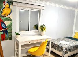 Sunset Lounge Guesthouse, hotel com estacionamento em Springwood