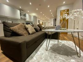 Holiday Home, Sleep 10 in London, holiday home in South Norwood