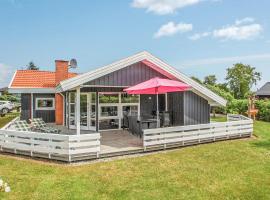 Beautiful Home In Brkop With Wifi, hotel em Brejning