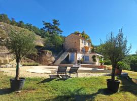 Romantic-Louveteaux-en-Provence****, hotel na may parking sa Saint-Pierre