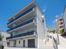 Apartments The Seasons Residence, hotell i Omiš