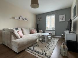Home Away from Home: Cozy Two Bedroom Apartment, lavprishotell i Banbury