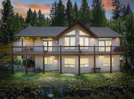 Cozy Home w/ Views from Heaven!, hotel in Spokane