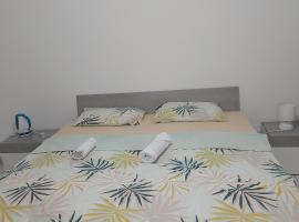CASA GRIMA - private double room, Ferienunterkunft in Birkirkara