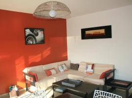 T3 vue mer 100m de la plage wifi et parking, hotel with parking in Saint Pierre La Mer