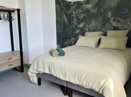 Chambre Tropicale au Domaine de l'Aven, hotell i Villeneuve-Minervois