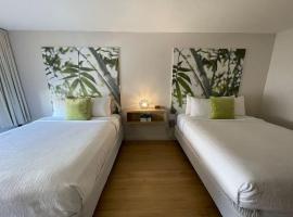Newly renovated room in cozy hotel near Disney, užmiesčio svečių namai Kisimyje