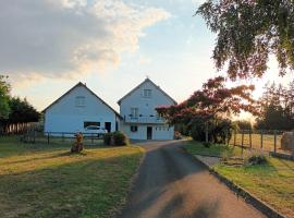 Au nom des Dames, nastanitev v mestu Faverolles-sur-Cher